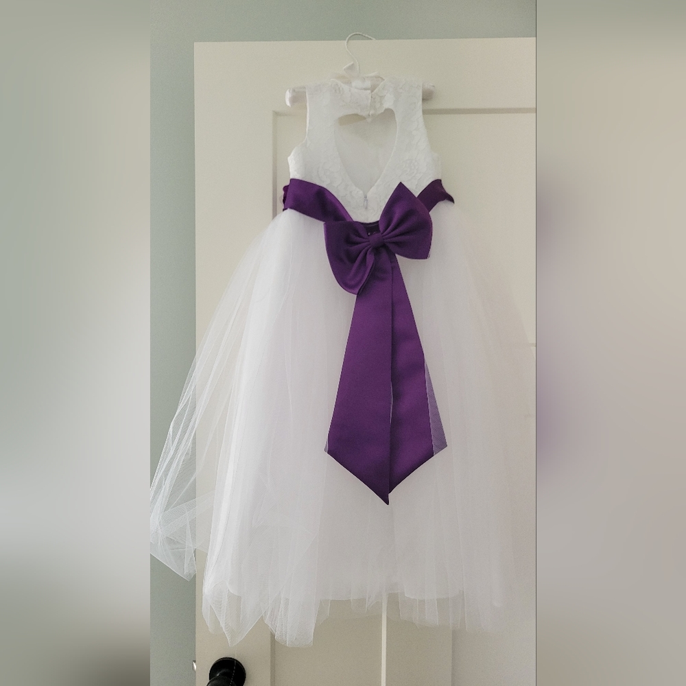 Girls size 6 white formal dress, flower girl dress